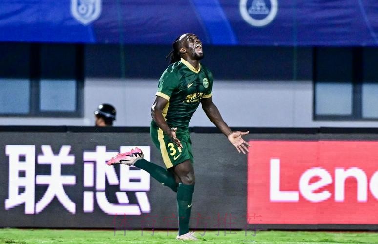 错进错出!琼斯捡漏双手暴扣 错进错出!琼斯捡漏双手暴扣